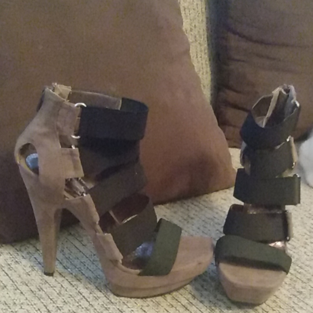 Gray/Black Suede Heels